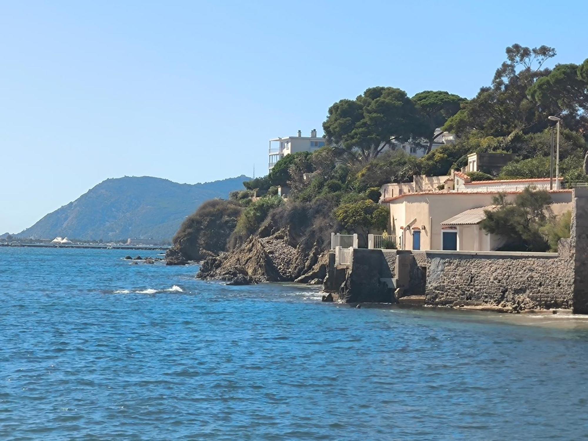 Les 2 Rives Hotel Toulon Exterior photo